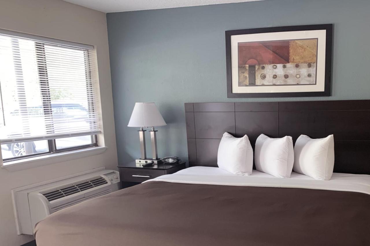 Suburban Hotel 2*