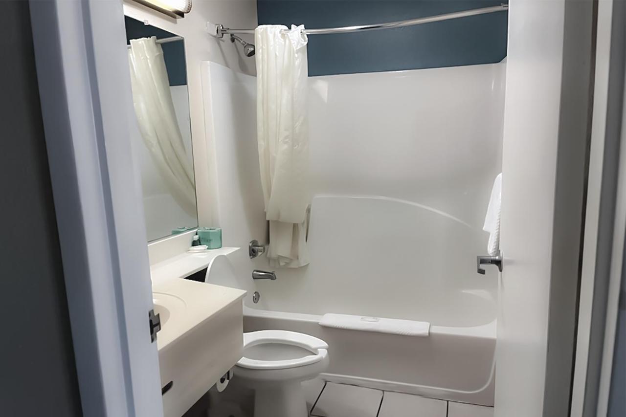 Suburban Hotel 2*