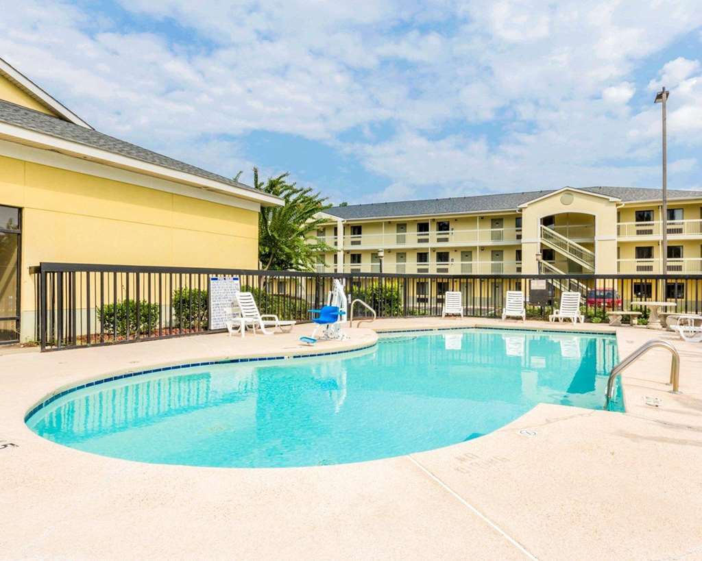 Suburban Hotel