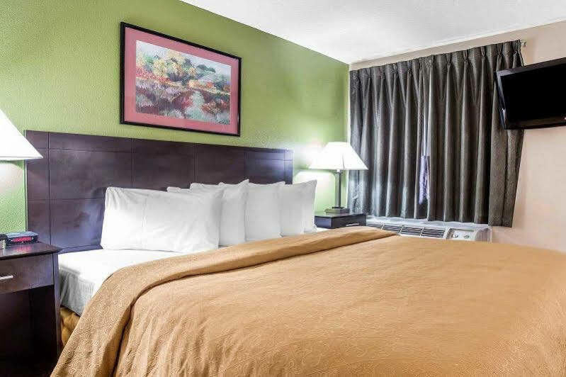 Suburban Hotel